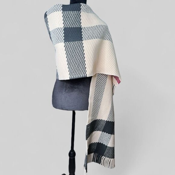 NWT Burberry Shawl - Picture 1 of 4